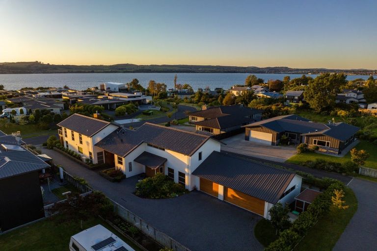 Photo of property in 24 Pukenamu Road, Rainbow Point, Taupo, 3330