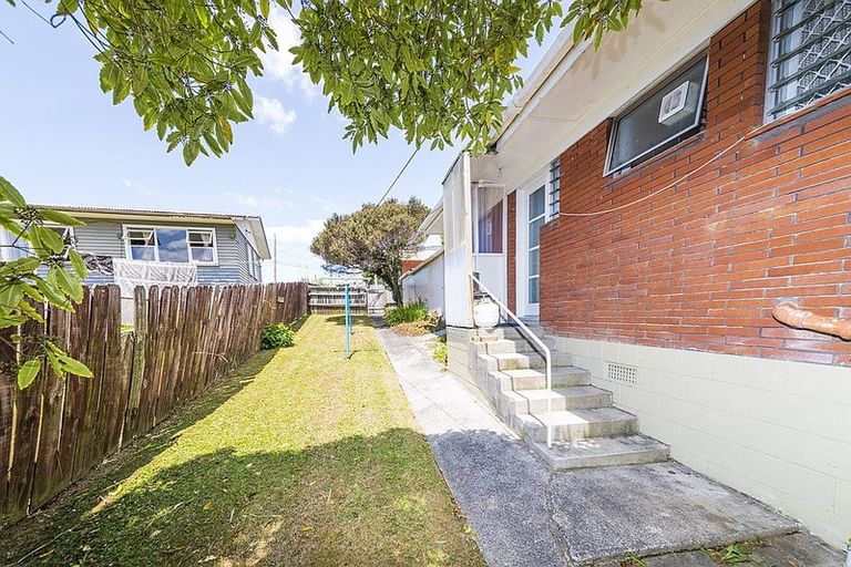 Photo of property in 2/1 Leigh Terrace, Bayview, Auckland, 0629