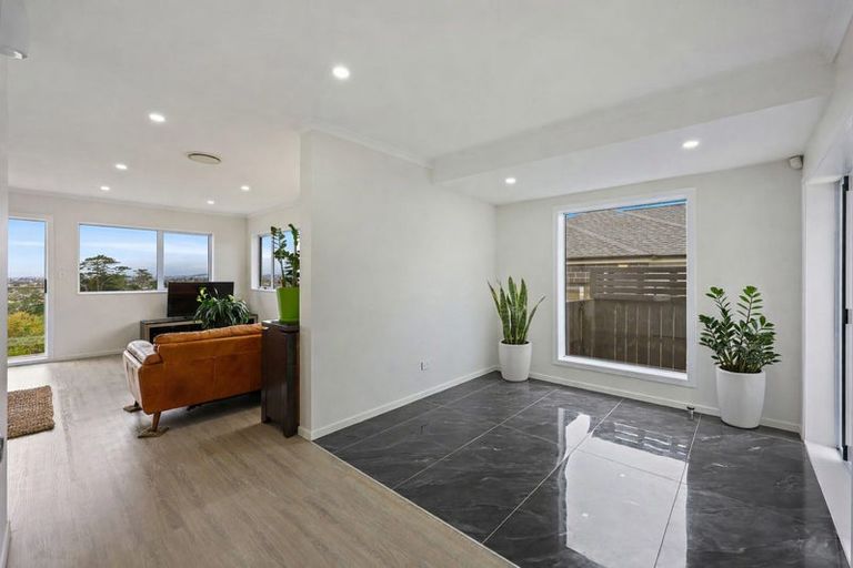 Photo of property in 85c Lake Panorama Drive, Henderson Valley, Auckland, 0614