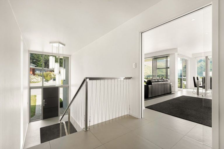 Photo of property in 5 Bovett Place, Wanaka, 9305