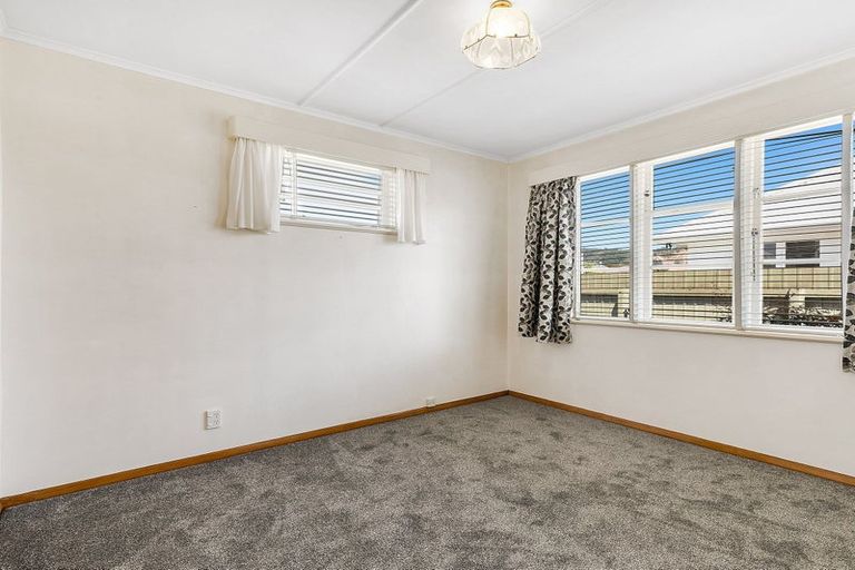Photo of property in 5 Courtenay Road, Heretaunga, Upper Hutt, 5018
