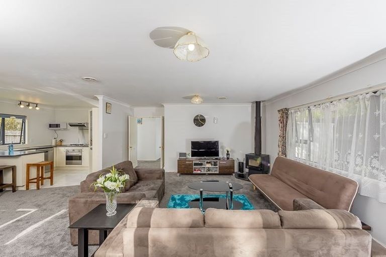 Photo of property in 87a Triangle Road, Massey, Auckland, 0614