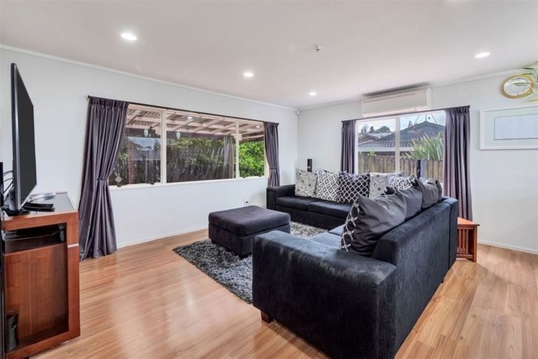 Photo of property in 13 Broadfield Street, Massey, Auckland, 0614