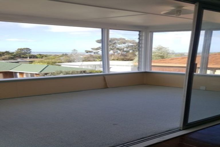 Photo of property in 14 Kokiri Street, Te Atatu South, Auckland, 0610