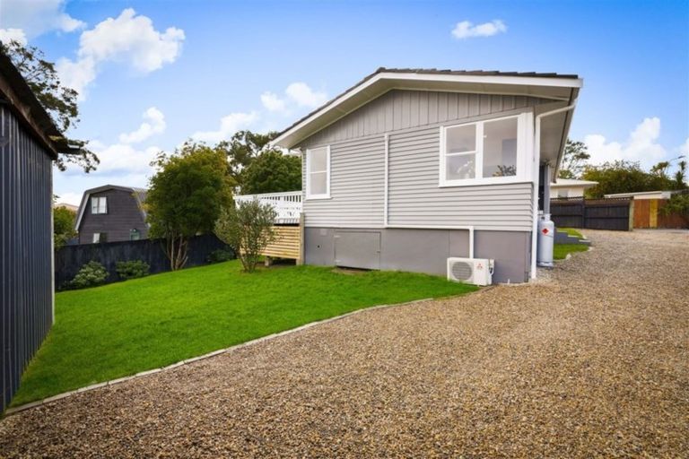 Photo of property in 15 Lendic Avenue, Henderson, Auckland, 0612