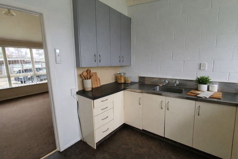 Photo of property in 2/312 Massey Road, Mangere East, Auckland, 2024