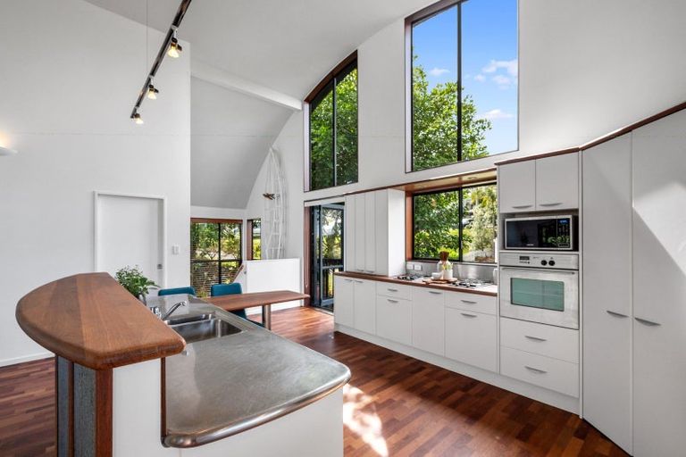 Photo of property in 60 Palmerston Road, Birkenhead, Auckland, 0626