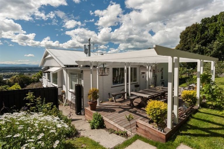 Photo of property in 134 Hackthorne Road, Cashmere, Christchurch, 8022