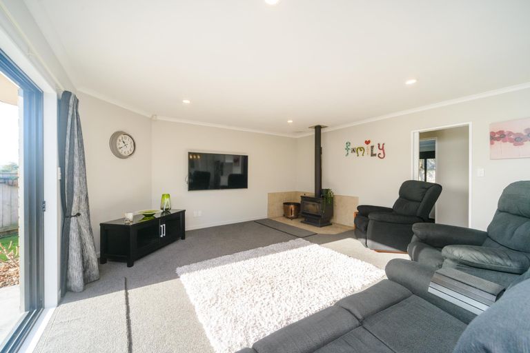 Photo of property in 14 Daniel Place, Kelvin Grove, Palmerston North, 4414
