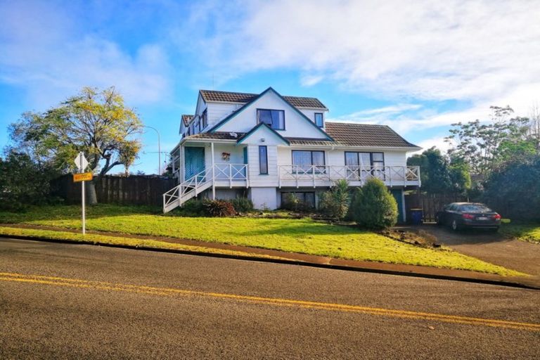 Photo of property in 38 Marina View Drive, West Harbour, Auckland, 0618