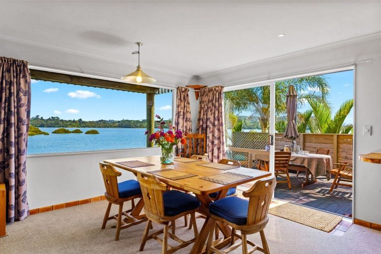 Photo of property in 38 The Terrace, Herald Island, Auckland, 0618
