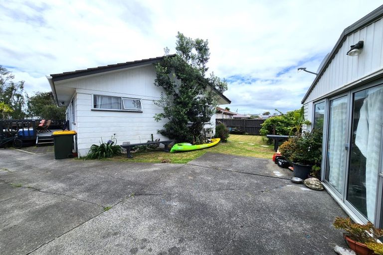 Photo of property in 60 Burundi Avenue, Clendon Park, Auckland, 2103