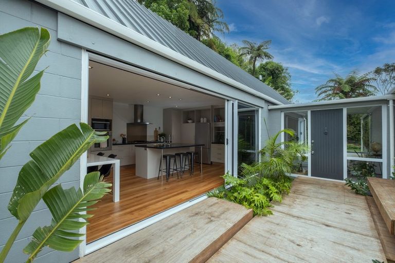 Photo of property in 10 Doralto Road, Frankleigh Park, New Plymouth, 4310