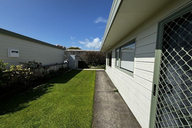 Photo of property in 2/219 Mangorei Road, Merrilands, New Plymouth, 4312