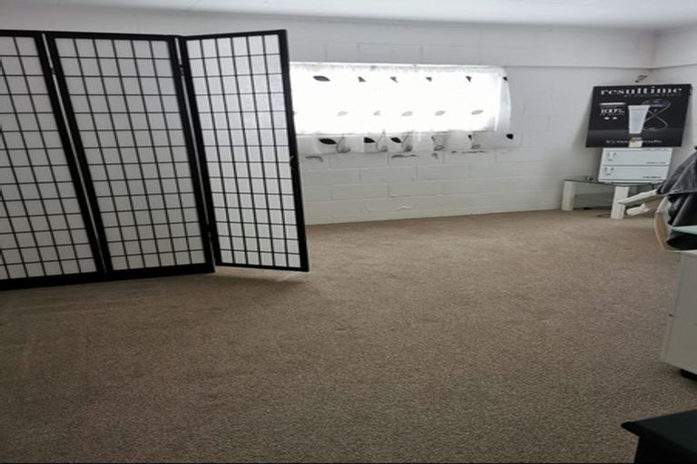 Photo of property in 203 Royal Road, Massey, Auckland, 0614