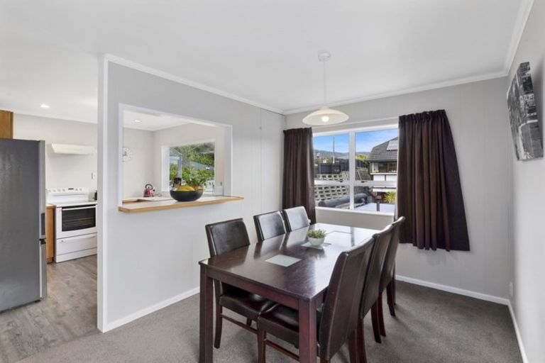 Photo of property in 26 Castle Crescent, Stokes Valley, Lower Hutt, 5019