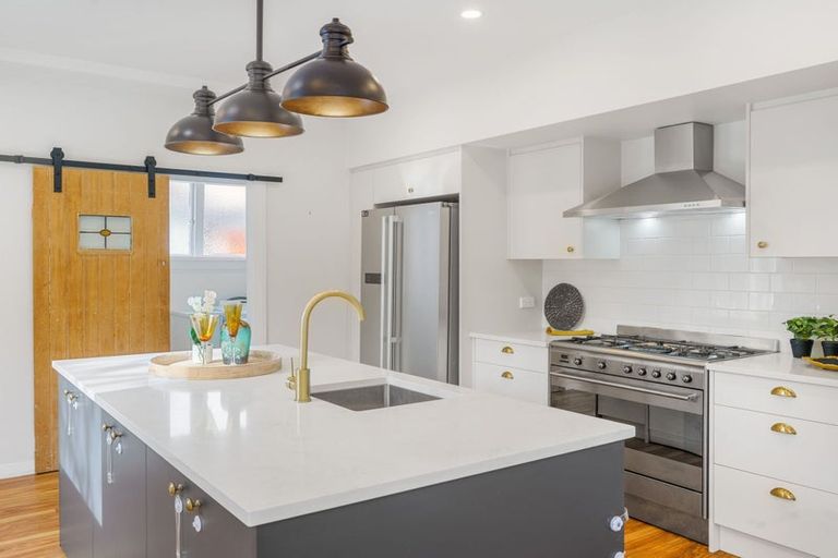 Photo of property in 43 Opawa Road, Waltham, Christchurch, 8023