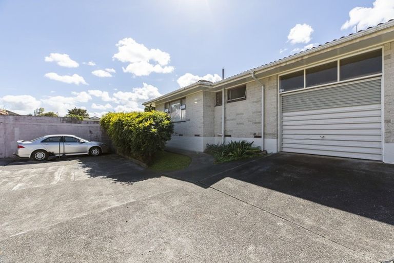 Photo of property in 2/28 Oakland Avenue, Papatoetoe, Auckland, 2025