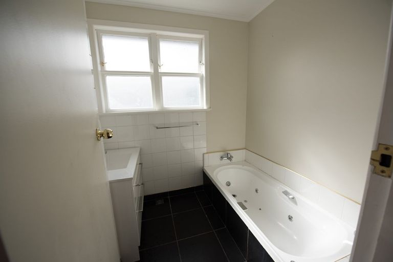 Photo of property in 12 Maple Grove, Kingston, Wellington, 6021