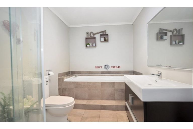 Photo of property in 15 Holloway Street, Waikiwi, Invercargill, 9810