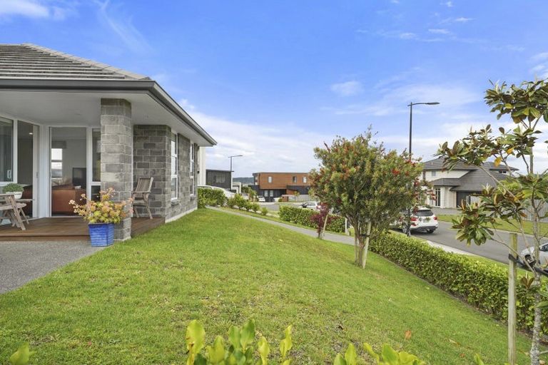 Photo of property in 43 Lakeside Terrace, Omokoroa, 3114