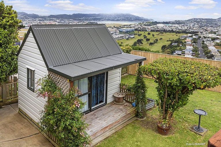 Photo of property in 6 Kekerenga Street, Strathmore Park, Wellington, 6022