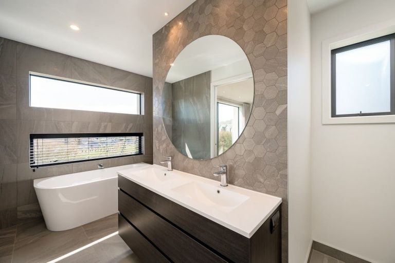 Photo of property in 9 Rocklands Court, Wanaka, 9305