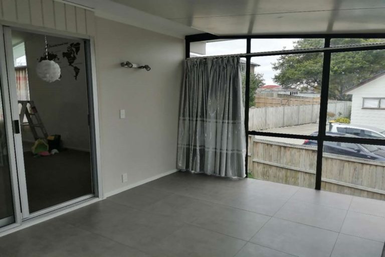 Photo of property in 68 Hutchinsons Road, Bucklands Beach, Auckland, 2014