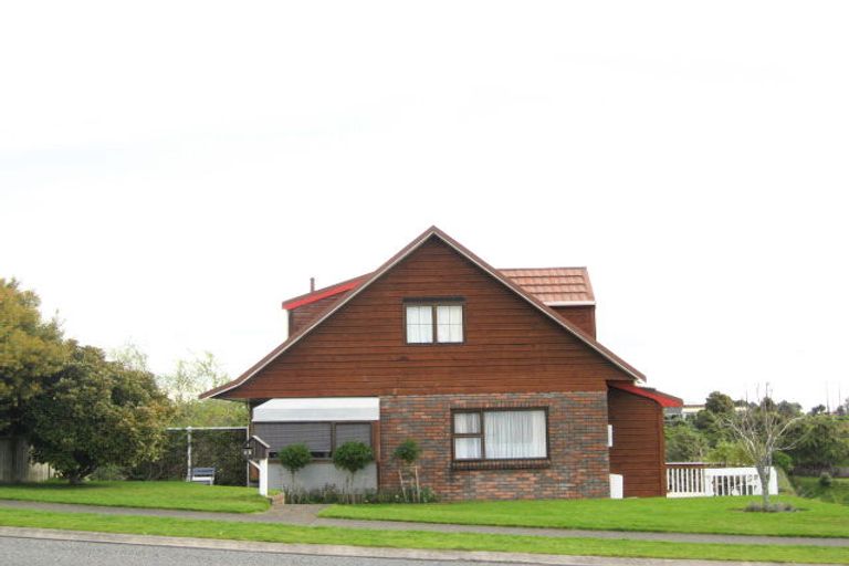 Photo of property in 45 Karina Road, Merrilands, New Plymouth, 4312