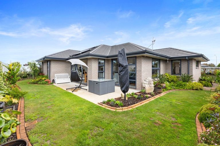 Photo of property in 27 Leet Crescent, Papamoa Beach, Papamoa, 3118