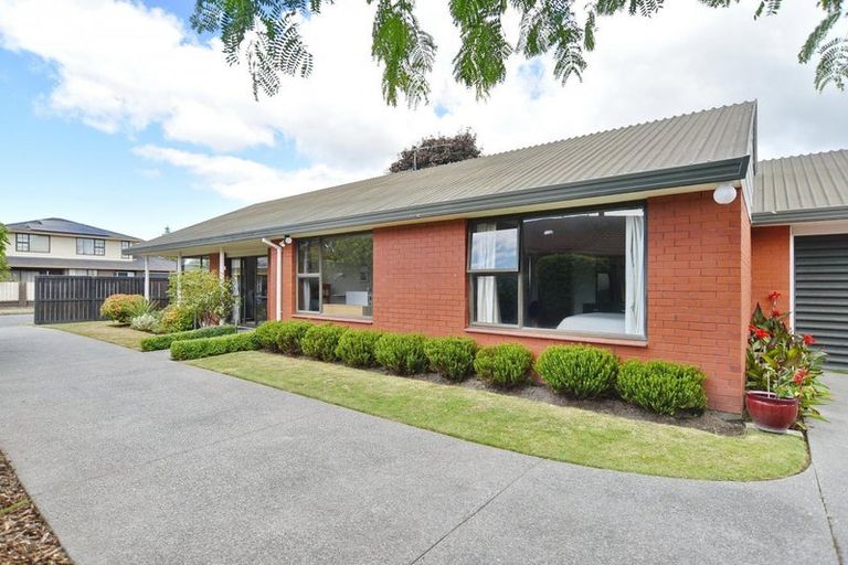 Photo of property in 15 Connemara Drive, Northwood, Christchurch, 8051