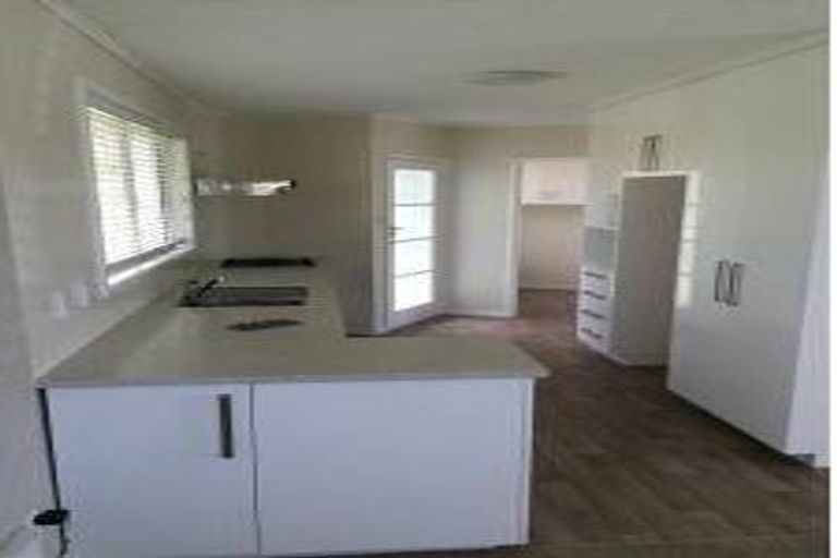 Photo of property in 13 Harmel Road, Glendene, Auckland, 0602