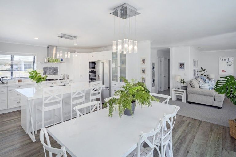 Photo of property in 31 Wells Place, Whitianga, 3510