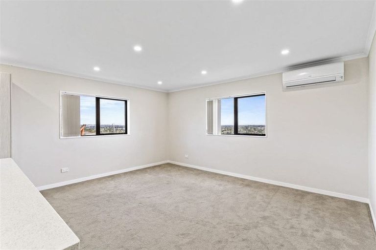 Photo of property in 11 Kirikiri Drive, Papakura, 2110