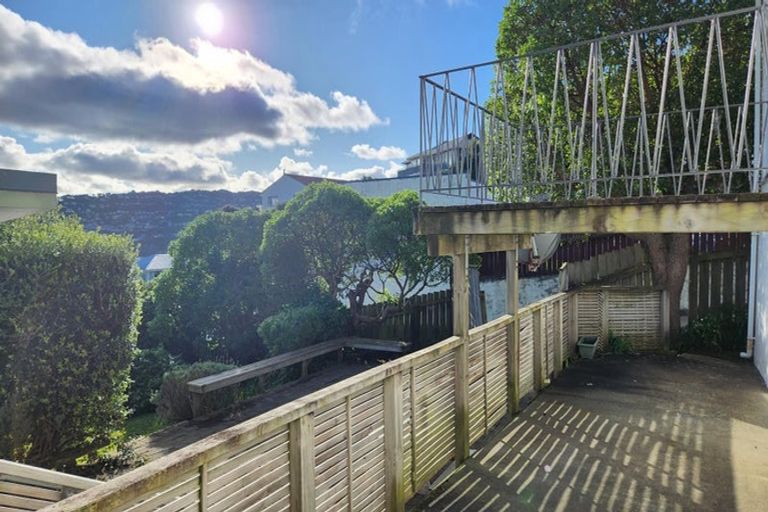 Photo of property in 73 Maupuia Road, Maupuia, Wellington, 6022