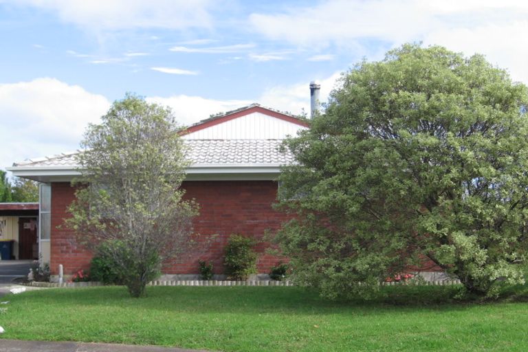 Photo of property in 2/34 Blacklock Avenue, Henderson, Auckland, 0612