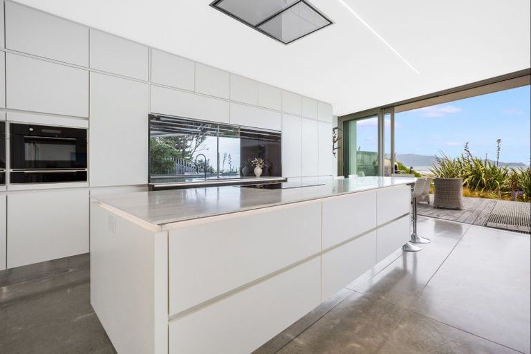 Photo of property in 31 Field Way, Waikanae Beach, Waikanae, 5036