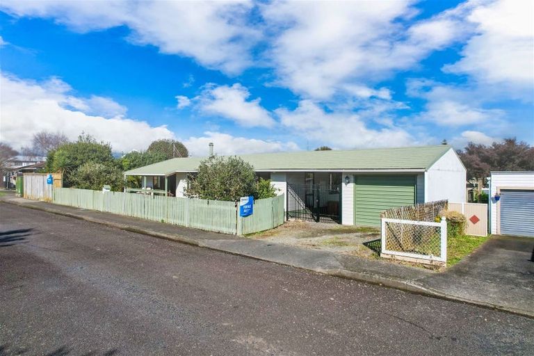 Photo of property in 27 Charles Street, Levin, 5510
