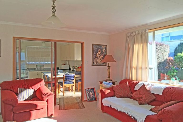 Photo of property in 8b Stuart Street, Holmes Hill, Oamaru, 9401