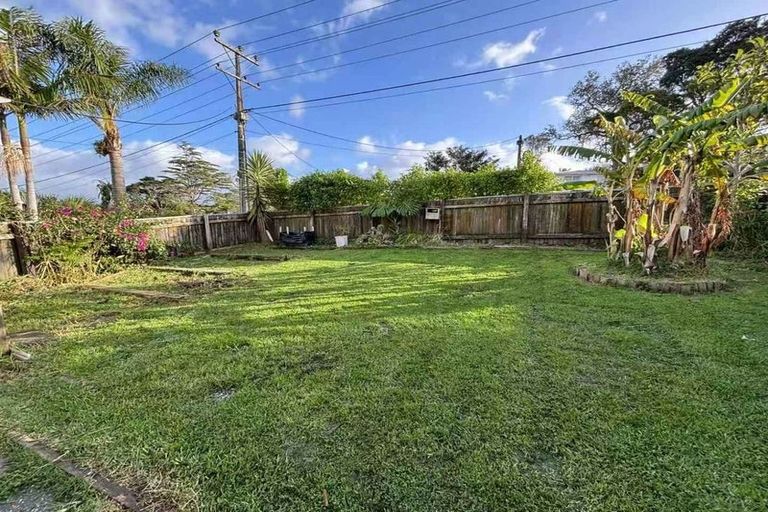 Photo of property in 1/56 Roberts Road, Glenfield, Auckland, 0629