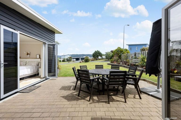 Photo of property in 2 Beachcomber Road, Mangawhai Heads, Mangawhai, 0505