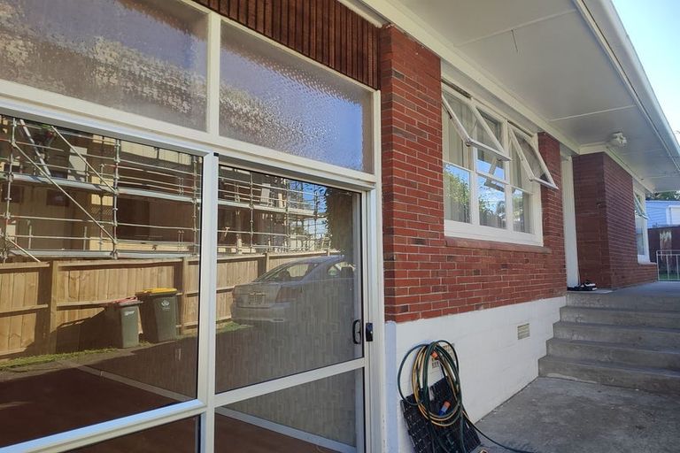 Photo of property in 2/218 Pakuranga Road, Pakuranga Heights, Auckland, 2010