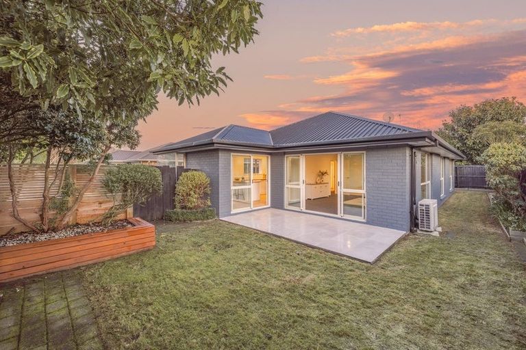 Photo of property in 2/97a Grimseys Road, Redwood, Christchurch, 8051