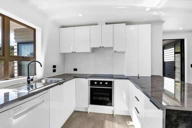 Photo of property in 115 Mangorei Road, Merrilands, New Plymouth, 4312