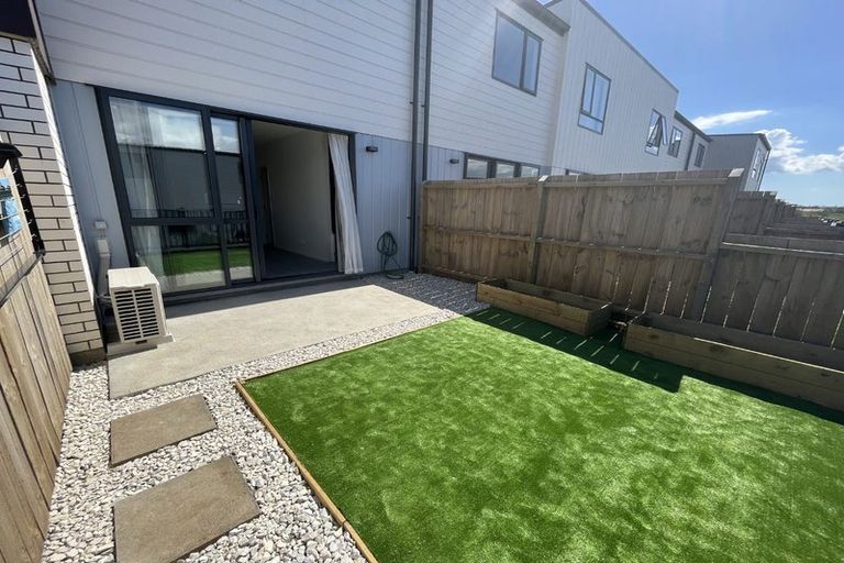 Photo of property in 14 Clay Works Lane, New Lynn, 0600