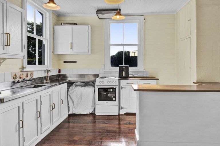 Photo of property in 73 Ngatai Street, Manaia, 4612