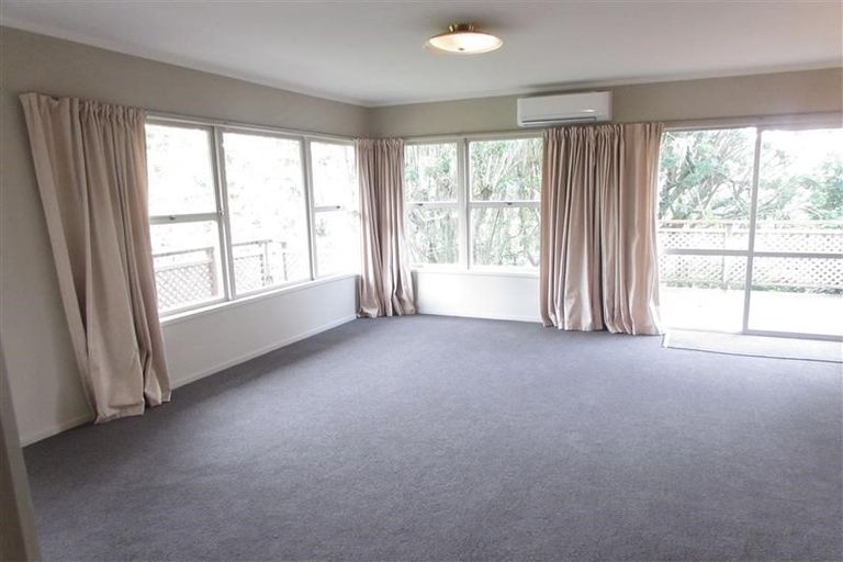 Photo of property in 4/649 Beach Road, Rothesay Bay, Auckland, 0630