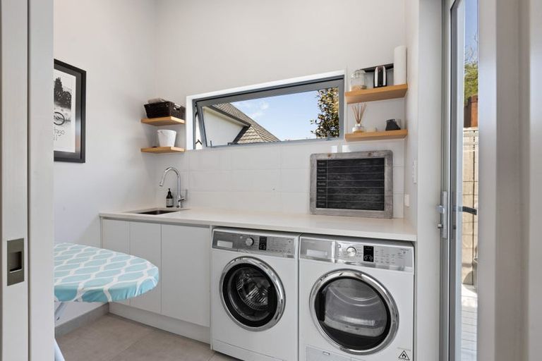 Photo of property in 52 Walton Street, Red Beach, 0932