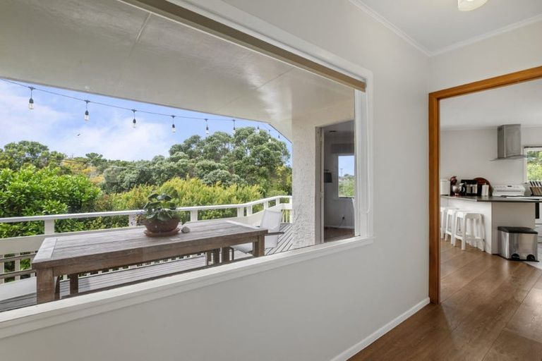 Photo of property in 27 Creamer Avenue, Belmont, Auckland, 0622