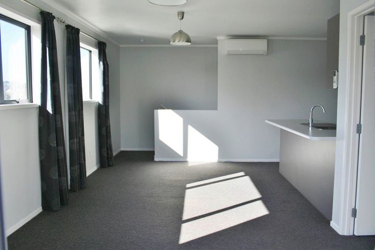 Photo of property in 16b Woodall Place, Totara Vale, Auckland, 0627